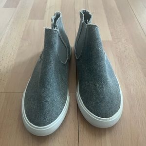Slip on sneakers